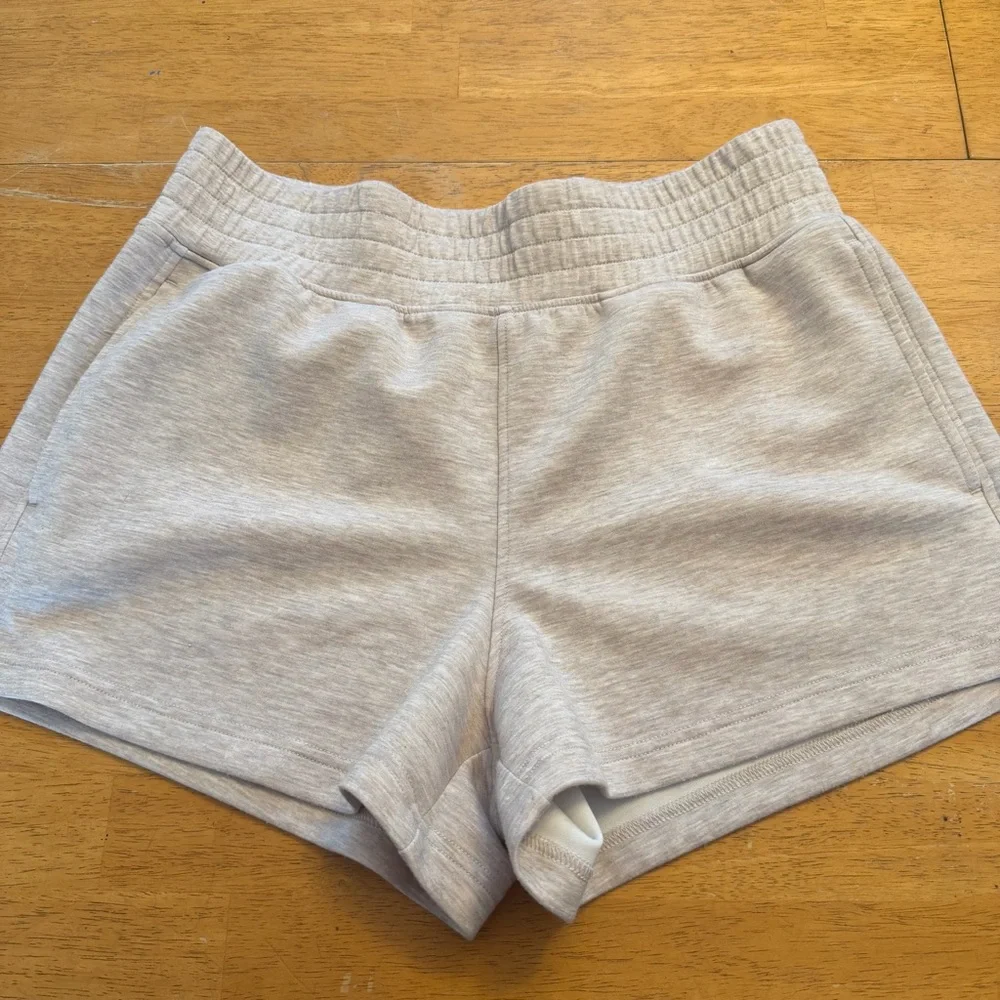 ✅Yogalicious medium light tan Athletic Shorts Sweats pockets lounge soft stretch
